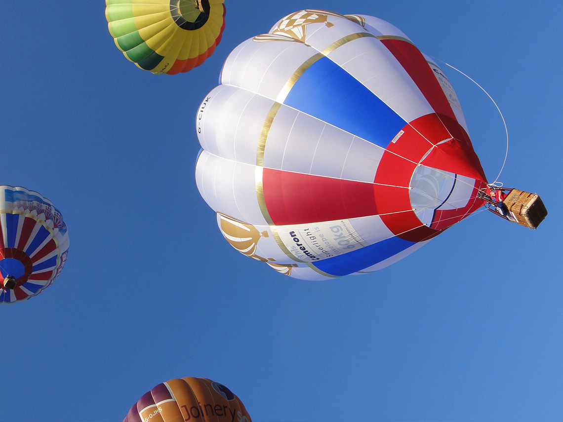 HOLEGBALLON_ELMENYREPULES