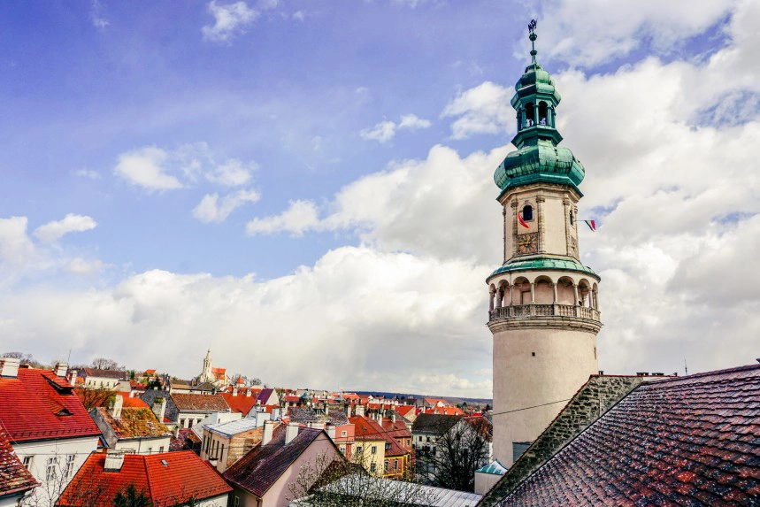 TŰZTORONY – A VÁROS SZIMBÓLUMA